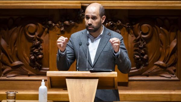 Pedro FIlipe Soares esta manhã no Parlamento. Foto de José Sena Goulão/Lusa.
