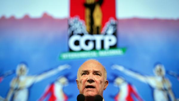 O secretário-geral do CGTP-IN, Arménio Carlos, discursa no XIV Congresso da CGTP-IN. Foto de Mário Cruz/Lusa.