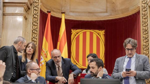 Sessão do parlamento catalão esta sexta-feira.