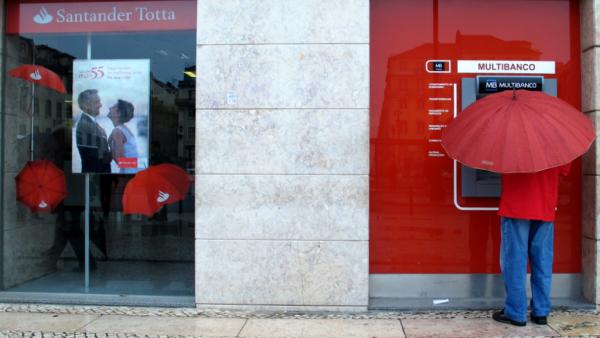Banco Santander Tota. Foto de Paulete Matos.