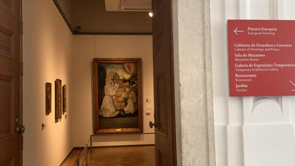Com 20 vigilantes para 80 salas de exposição, o encerramento de salas é recorrente. 