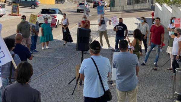 Trabalhadores da Rodoviária do Alentejo concentraram-se em Portalegre para exigiu o fim do lay-off