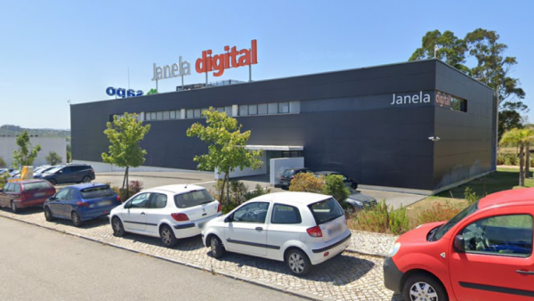 Janela Digital em Óbidos. Foto de despedimentos.pt.