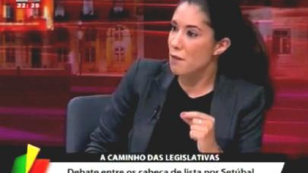Joana Mortágua: “Quanto pior o país estiver, quanto mais pobres estiverem os trabalhadores, mais o governo se vangloria lá fora das suas reformas.” 