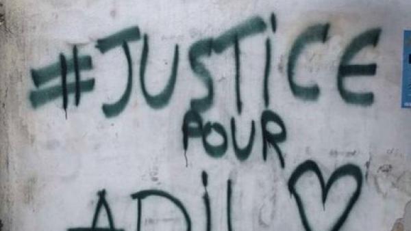 Pintura de parede exigindo justiça para Adil. Bélgica, abril de 2020. Fonte: twitter.