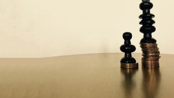 Embora seja destacado pelo governo, o ligeiro crescimento económico dos últimos tempos não se tem refletido na evolução dos salários reais, pelo que a riqueza continua a não ser distribuída de forma igual por todos. Postado por Vicente Ferreira em Ladrões de Bicicletas
