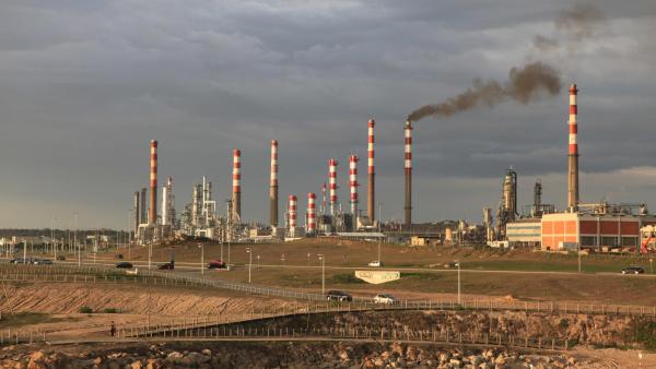 Refinaria de Leça da Palmeira, Matosinhos. Foto Wikimedia Commons.