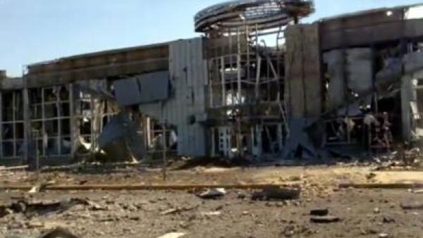 O aeroporto internacional de Lugansk em 4 de setembro de 2014. Foto de newsanna, https://www.youtube.com/watch?v=0k0TDh3tOf4 (Creative Commons Attribution)