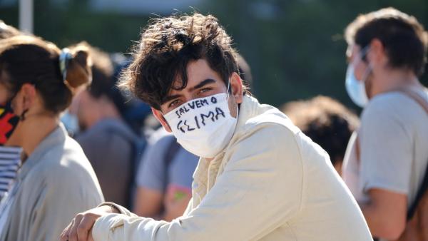 Manifestante no protesto da Greve Climática, em Lisboa.
