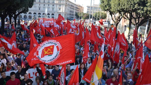 Manifestação do Partido da Refundação Comunista em 2011. Foto do PRC.
