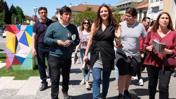 Marisa Matias em ação de campanha em Fafe. Foto de Paula Nunes.