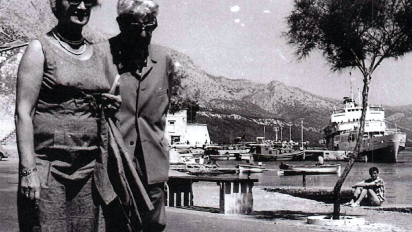 Karole e Ernst Bloch em Korčula. Foto do arquivo da Praxis.