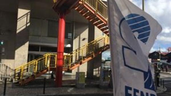 Bandeira da Fenprof na Avenida Infante Santo. Foto: Fenprof.