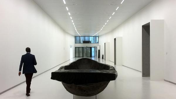Piroga, Ubundu, RDC (1958), no corredor do AfricaMuseum | 2018 | foto de MEMOIRS