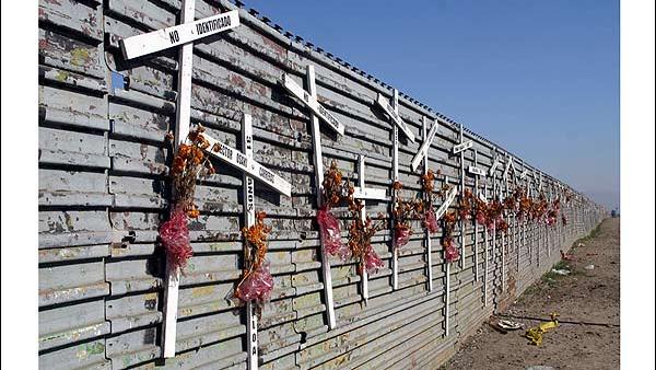 Homenagem aos migrantes mortos no incêndio em Ciudad Juarez.