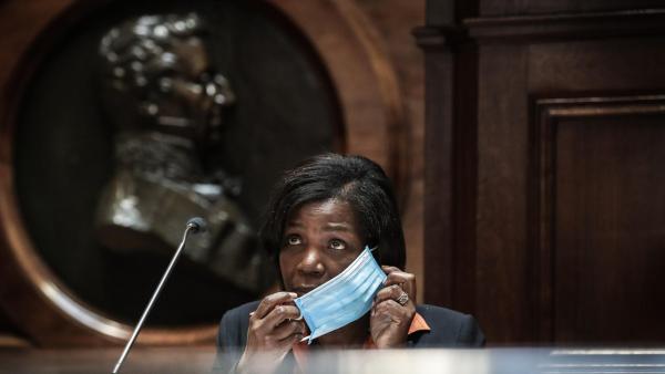 "Entende o Bloco de Esquerda que se impõe, com a maior urgência, obter do Governo todos os devidos esclarecimentos sobre a presente situação da pandemia no sistema penitenciário".