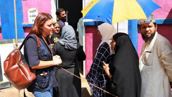 Marisa Matias em Colombo no dia das eleições presidenciais no Sri Lanka