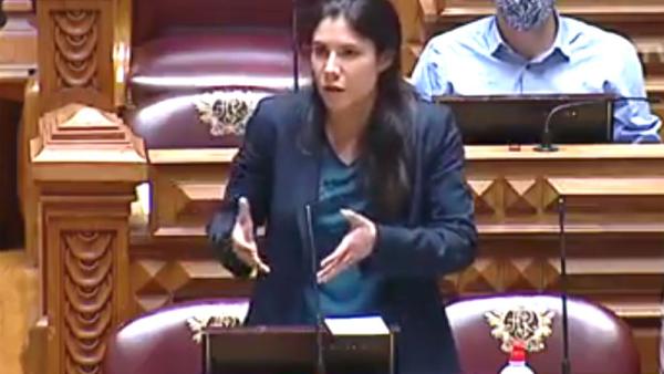 Mariana Mortágua no Parlamento.