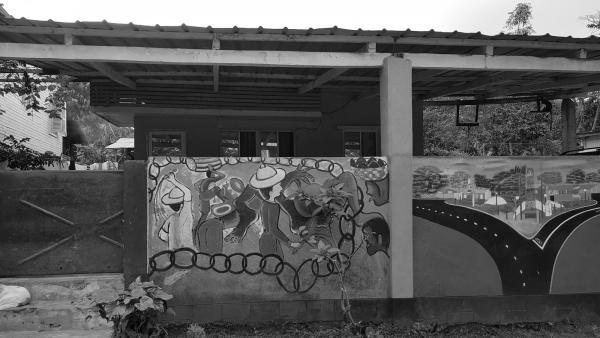 Mural em batepá. Foto de Inês Nascimento Rodrigues. 