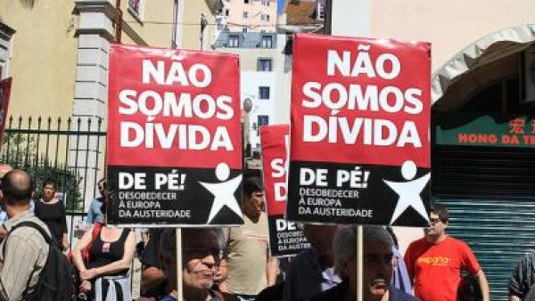 OCDE prevê que a dívida pública de Portugal vai continuar a subir pelo menos até 2015, atingindo os 131,8% nesse ano. Foto de Paulete Matos