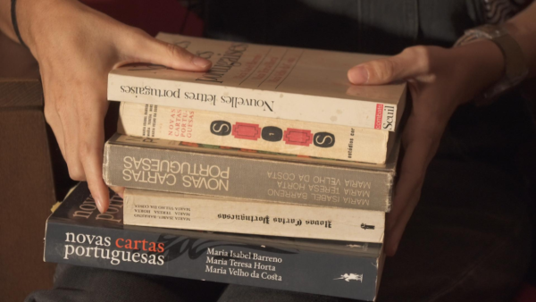 Várias edições de Novas Cartas Portuguesas.