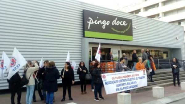 Concentrações contra o banco de horas no Pingo Doce - Foto CESP (arquivo)