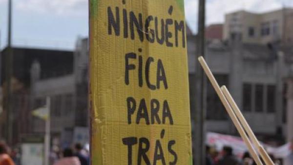 "Ninguém fica para trás" - Foto precarios.net
