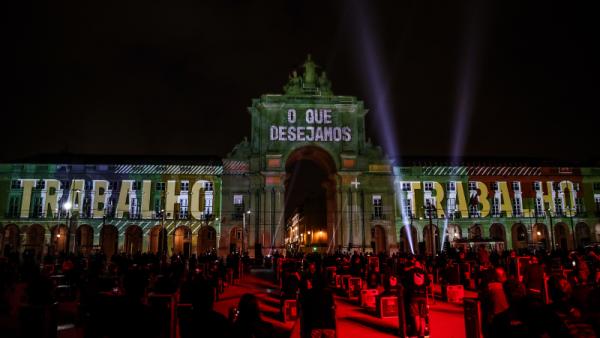 “desejamos Trabalho”, protesto promovido pela Associação Portuguesa de Serviços Técnicos para Eventos, Terreiro do Paço, Lisboa – Foto de Manuel de Almeida/Lusa