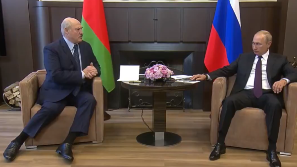Vladimir Putin poderá utilizar o momento particularmente frágil de Lukashenko para impor o tratado da União-Estado.