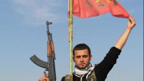 Combatente das YPG em Kobane. Foto de Firat news