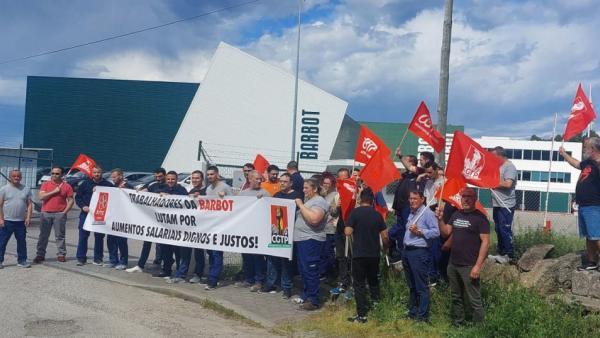 Trabalhadores da Barbot em luta. Foto da CGTP.