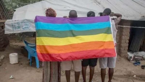 Bandeira arco-iris no Uganda.