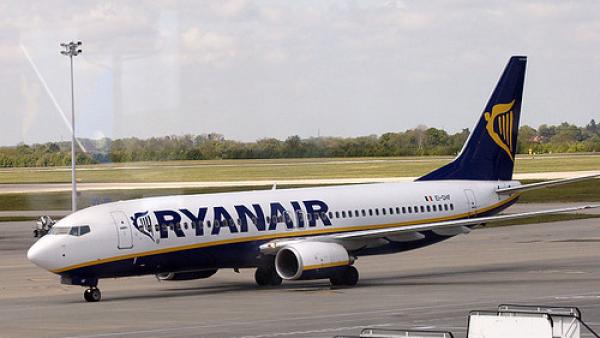 Avião da Ryanair, Boeing 737-800 EI-DHF", foto de wicho/flickr