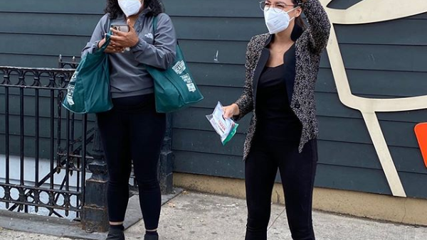 Alexandria Ocasio-Cortez em campanha. Foto do seu Instagram.