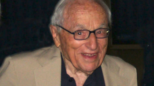 Walter Bernstein em 2016. Foto de Luigi Novini/ Wikimedia Commons.