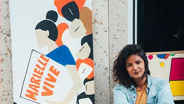 Marielle Vive. Pormenor de foto da página da associação Coral.