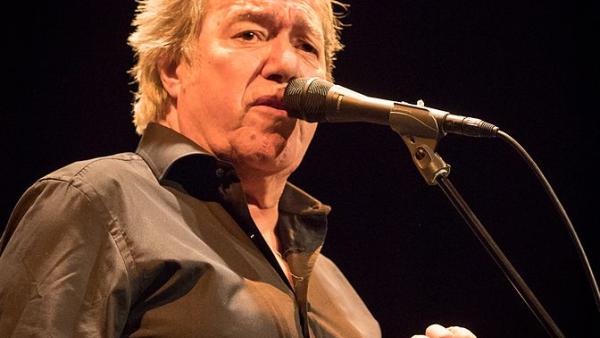 Sérgio Godinho num concerto em Oslo em 2017. Foto de Toresetre/Wikimedia Commons.