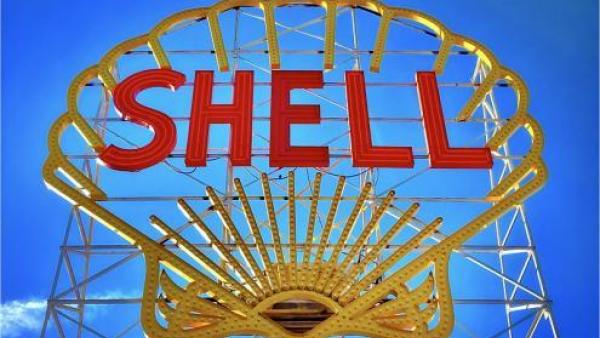 Estrutura com o logo da Shell.
