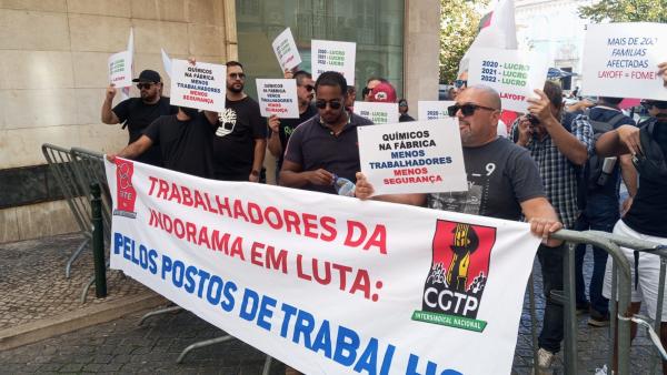 Trabalhadores da Indorama em protesto