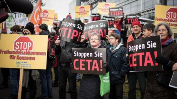 Protesto contra o CETA - é urgente combater este e outros tratados semelhantes, protegendo a democracia, a saúde, o trabalho e o ambiente