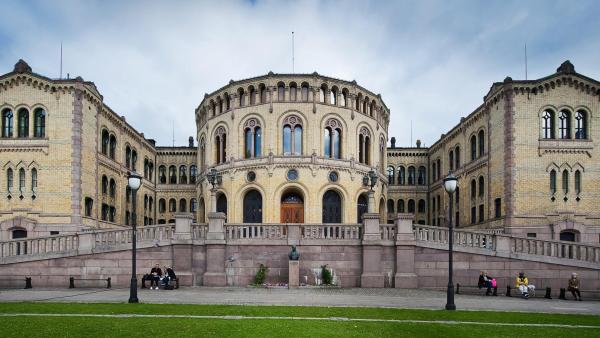 Parlamento norueguês. Oslo. Foto de Dmitry Valberg/Flickr.