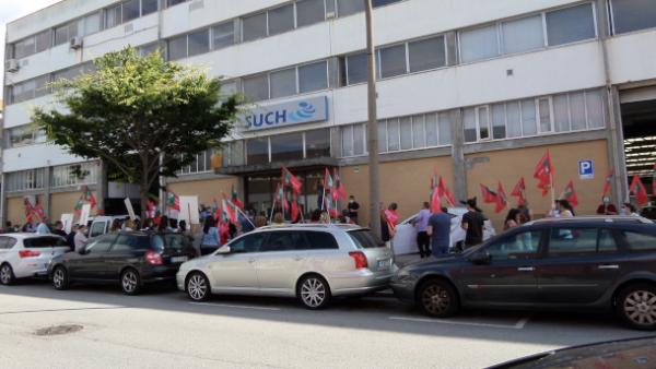 “Mais de 90% dos trabalhadores” dos SUCH aufere apenas o salário mínimo nacional. Os elevados níveis de adesão são “demonstrativos do descontentamento” que existe nos cerca de 3.500 trabalhadores face à atitude da administração e do Ministério da Saúde – Foto da CGTP