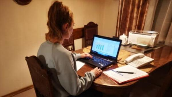O relatório inclui recomendações concretas para tornar o trabalho a partir de casa mais visível e deste modo vir a estar mais protegido - Foto OIT