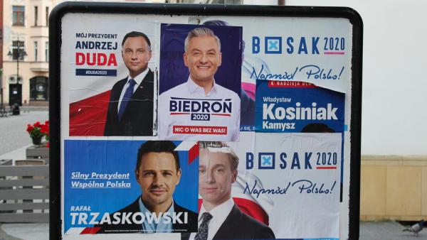 Cartazes das eleições presidenciais na Polónia. Foto via Flickr de Timon91, licença creative commons: https://www.flickr.com/photos/timon91/ 