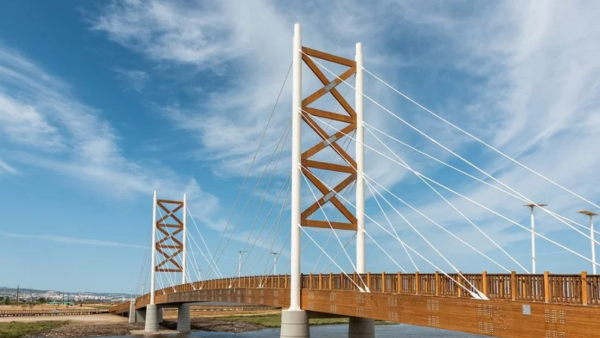 Nova ponte pedonal do Rio Tranção.
