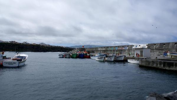 Vista parcial do Porto de Rabo de Peixe, Ribeira Grande, ilha de São Miguel, Açores.