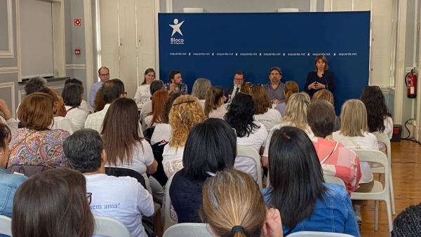 Reunião pública com amas que trabalham em IPSS.