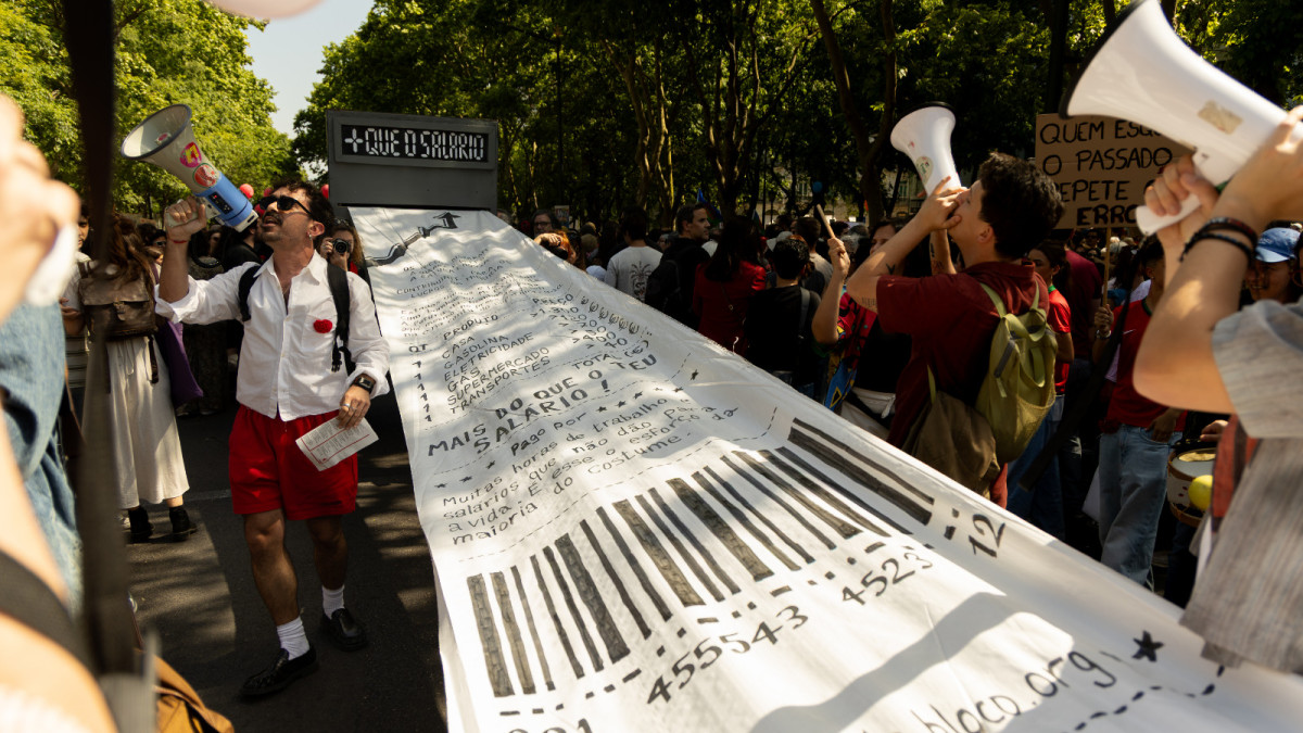 Manifestação dos 52 anos do 25 de Abril em Lisboa
