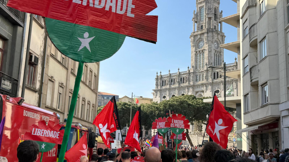 Manifestação dos 52 anos do 25 de Abril no Porto