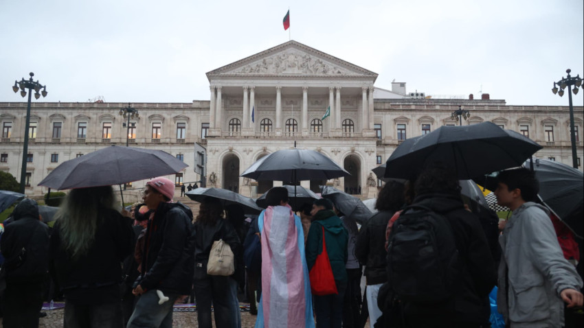 Concentração em frente à Assembleia da República a 19 de março.